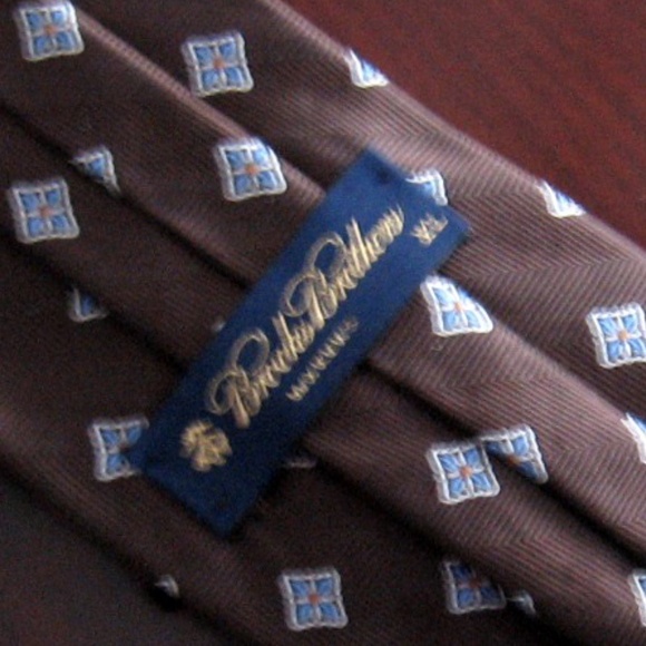 NWOT BROOKS BROTHERS CHOCOLATE BROWN TIE CRAVAT - Picture 3 of 3